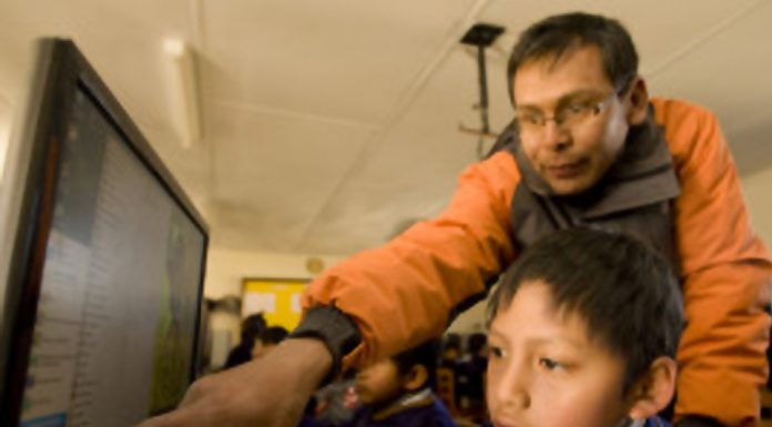 Buenaventura lleva internet y tablets a los alumnos de Tapay en Arequipa